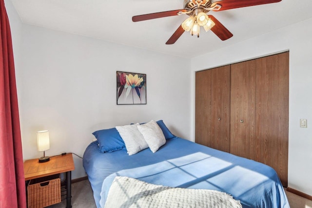 bedroom featuring carpet floors, a closet, ceiling fan, and baseboards