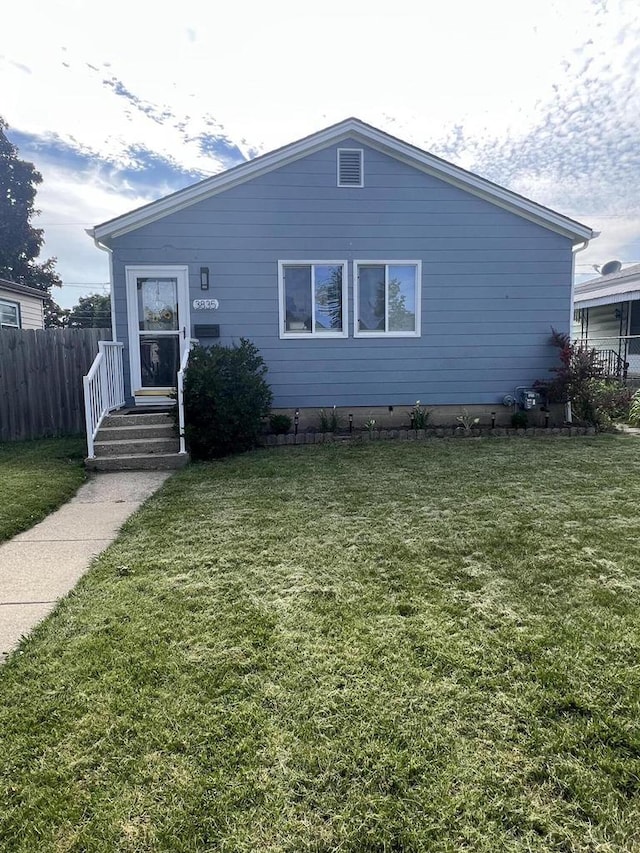 view of front facade featuring a front yard