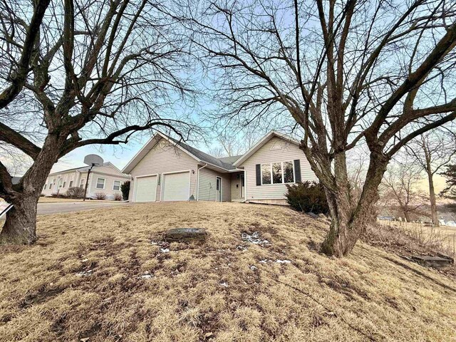 414 S Wisconsin St, Mineral Point, WI 53565 - ranch-style home with an attached garage