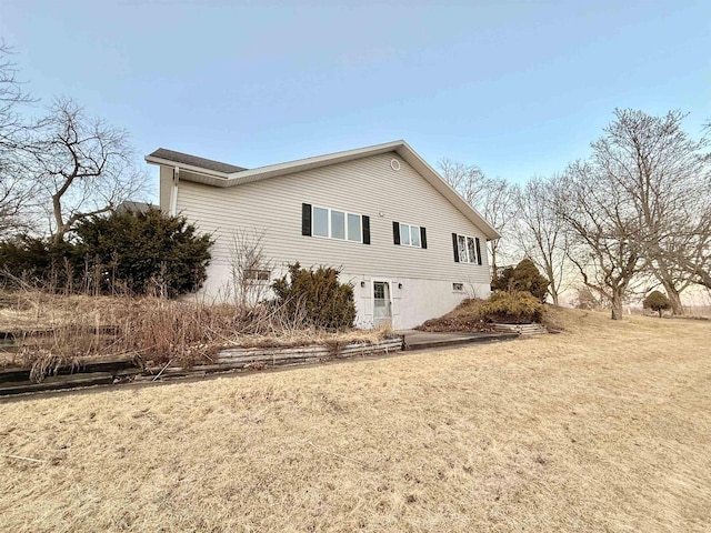 414 S Wisconsin St, Mineral Point, WI 53565 - view of side of property with a yard