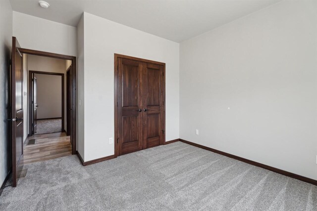 3868 E Teton Ln, Appleton, WI 54913 - unfurnished bedroom featuring carpet floors, baseboards, and a closet