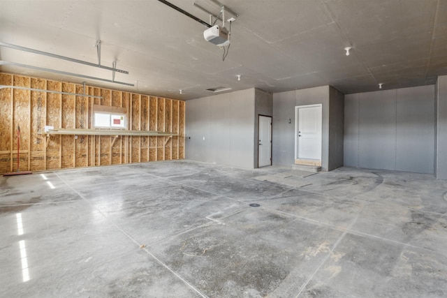 3868 E Teton Ln, Appleton, WI 54913 - garage featuring a garage door opener