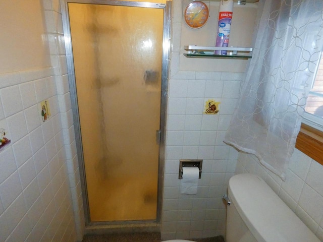 bathroom featuring a shower with shower door, tile walls, and toilet