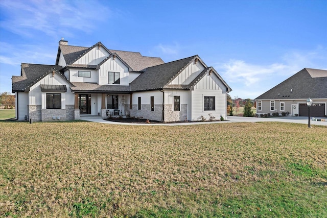 modern farmhouse style home featuring a front yard