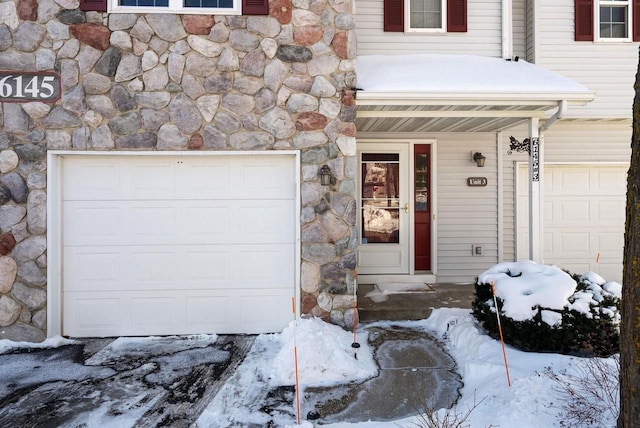 view of front facade with a garage