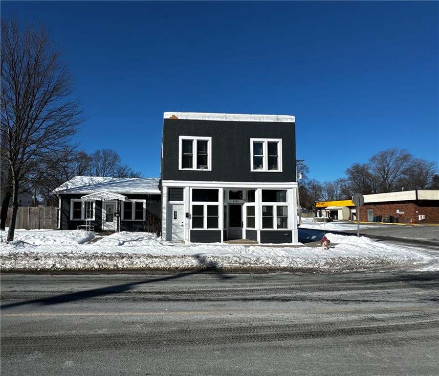 view of front of house