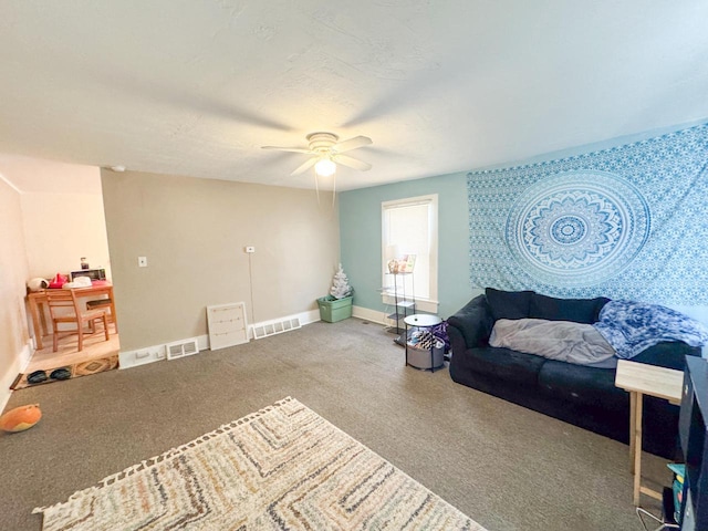 living room with a ceiling fan, visible vents, carpet floors, and baseboards