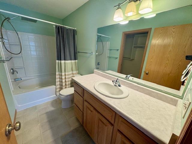 full bathroom featuring toilet, shower / tub combo with curtain, and vanity