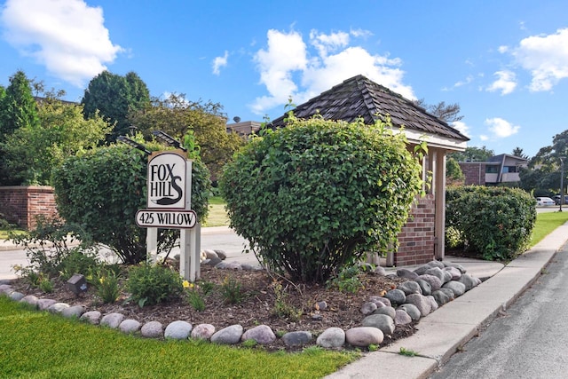 view of community / neighborhood sign