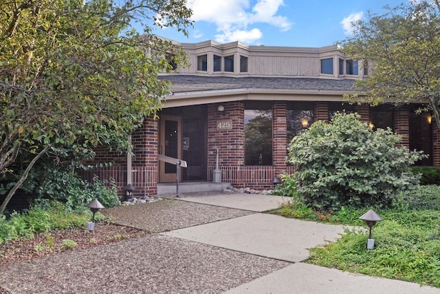 view of front of property featuring a patio area