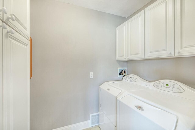 laundry room featuring cabinets and independent washer and dryer