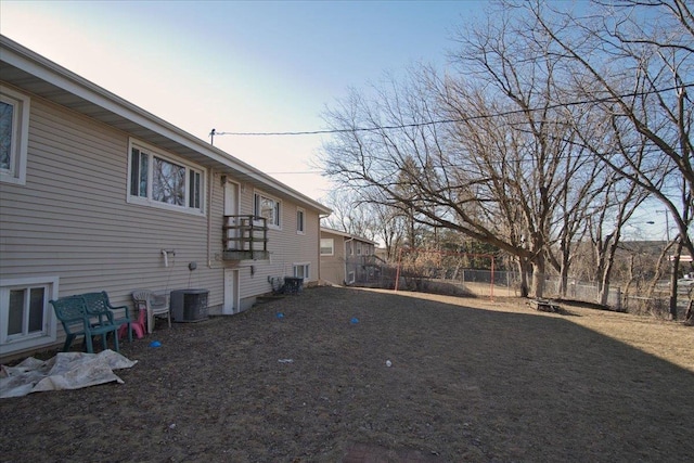 view of yard at dusk