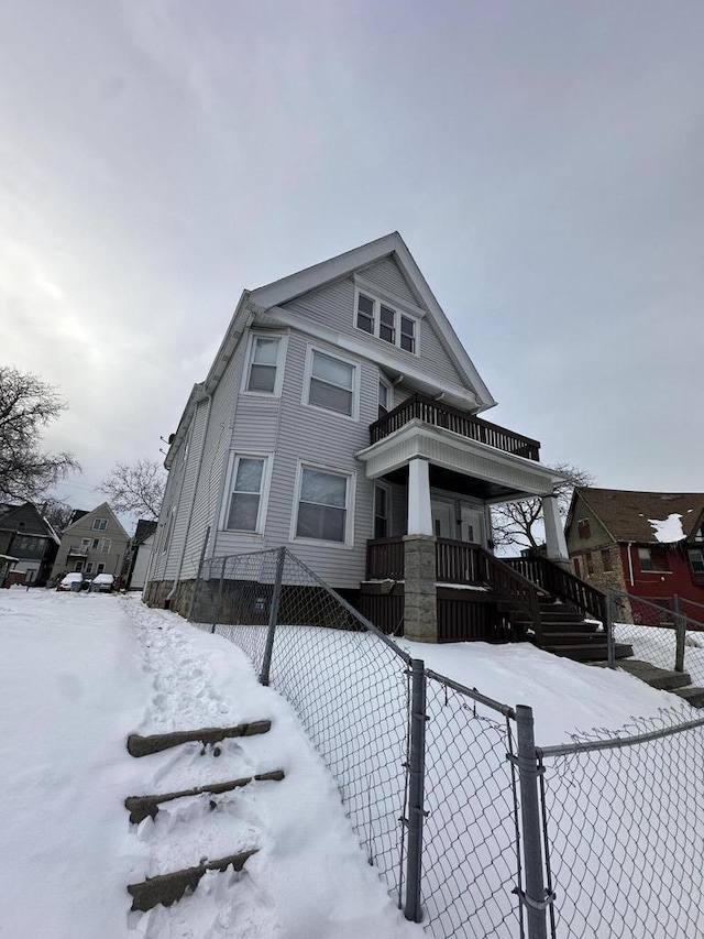 view of front of home with covered porch and fence