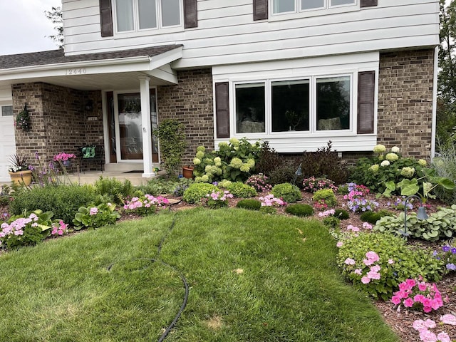 property entrance featuring a yard