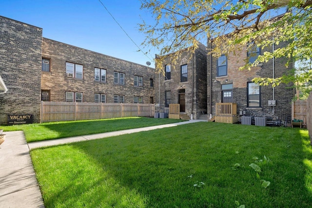 view of property's community featuring a lawn