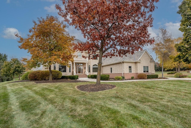 view of front facade with a front lawn