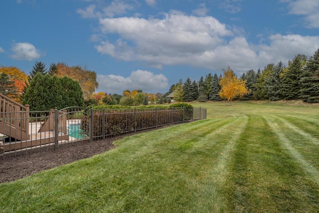 view of yard featuring fence and a fenced in pool