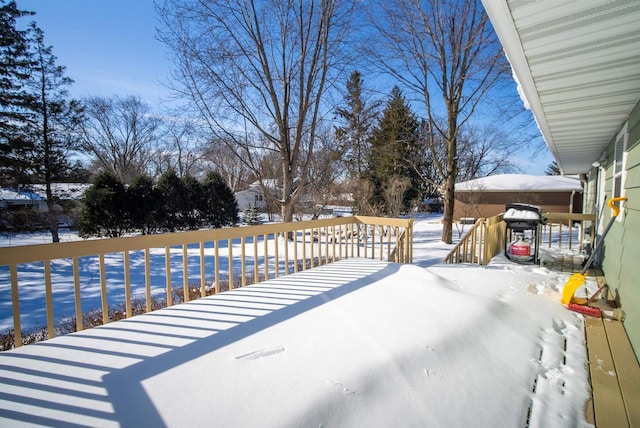 view of yard layered in snow