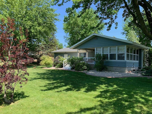 view of front facade featuring a front yard