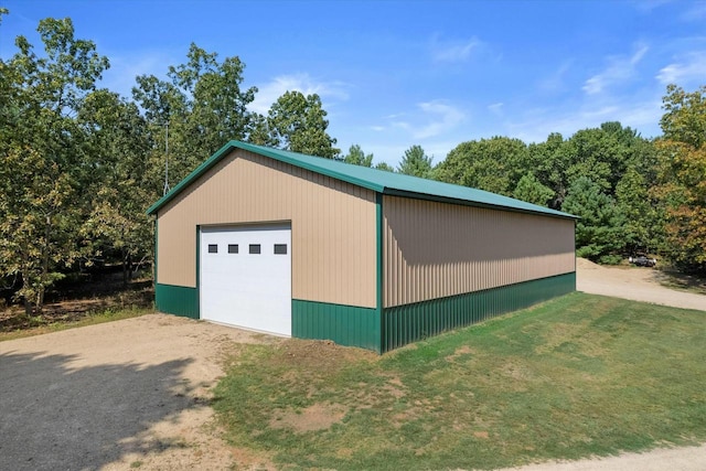 detached garage with driveway