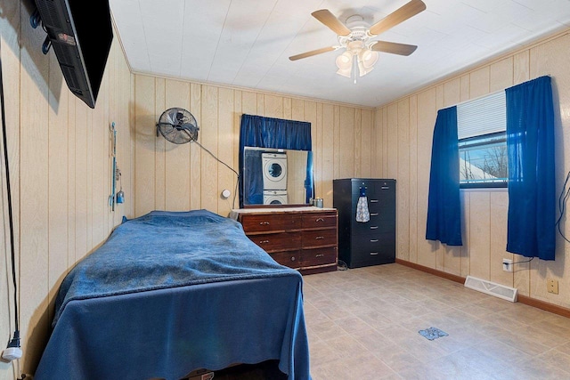 bedroom featuring a ceiling fan, visible vents, and baseboards