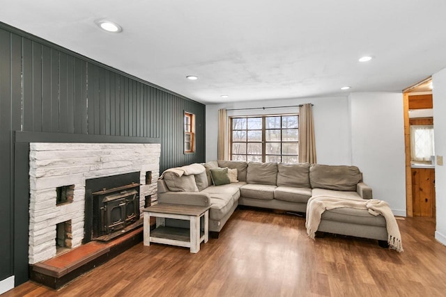 living area with recessed lighting, baseboards, and wood finished floors