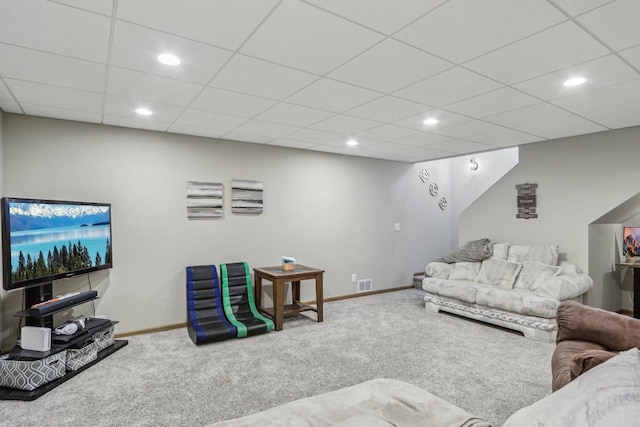 carpeted living room featuring recessed lighting, baseboards, visible vents, and a drop ceiling