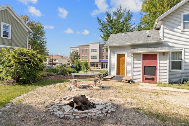 view of yard with a fire pit