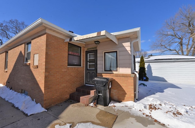 view of front facade with brick siding