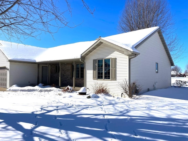 single story home featuring a garage