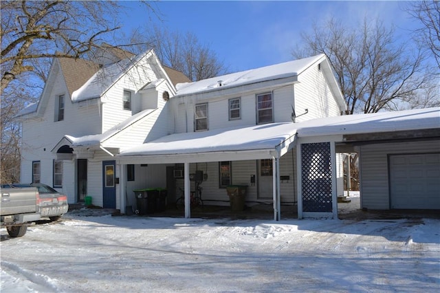 view of front facade featuring a garage