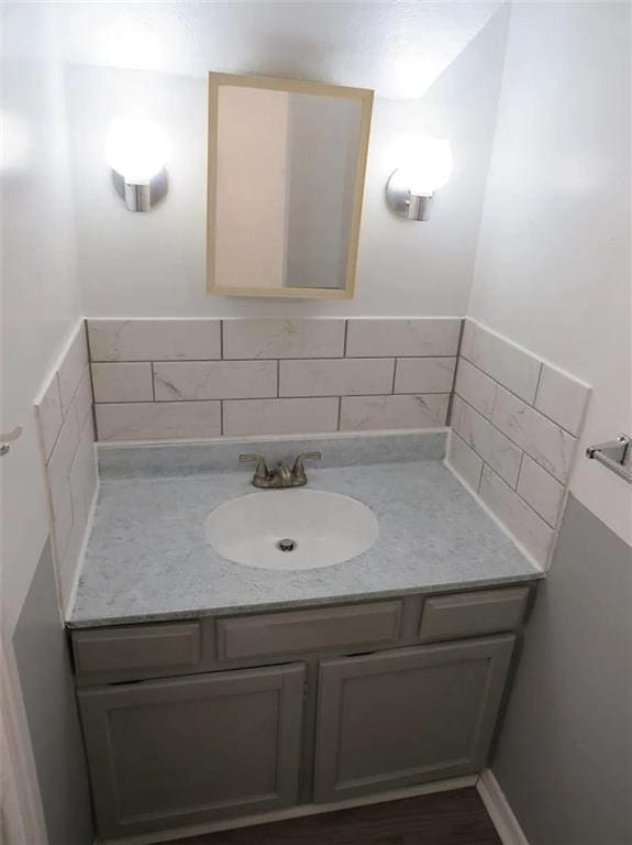 bathroom with backsplash and vanity