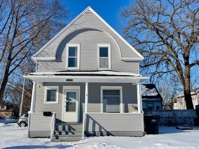 view of front of house with covered porch