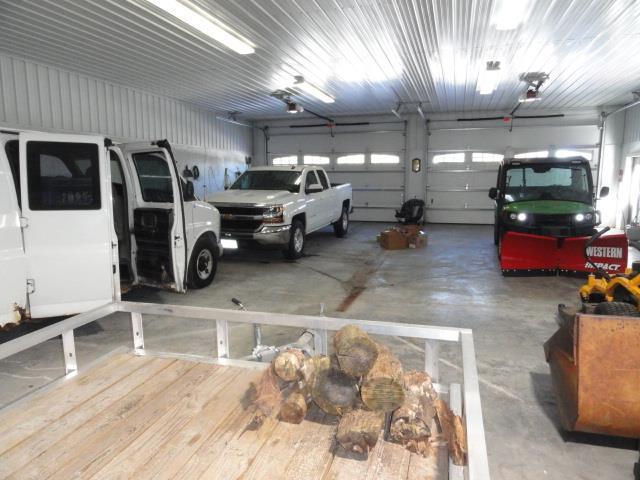 N5194 Blue Valley Rd, Hartford, WI 53027 - view of garage