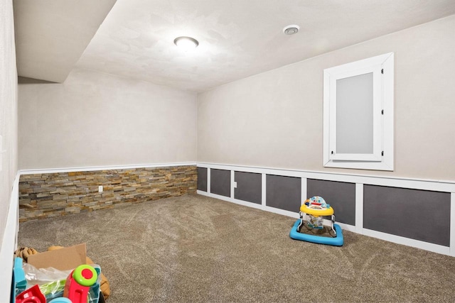 game room featuring a wainscoted wall and carpet