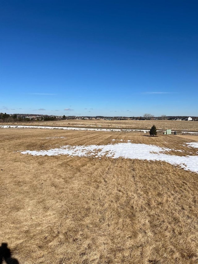 view of yard featuring a rural view