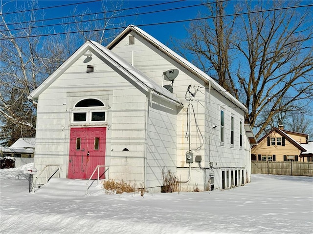 view of front of home featuring fence