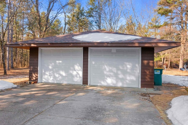 view of detached garage