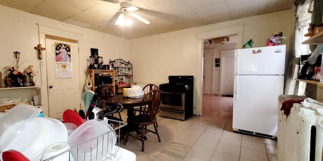 dining space with light tile patterned flooring and a ceiling fan