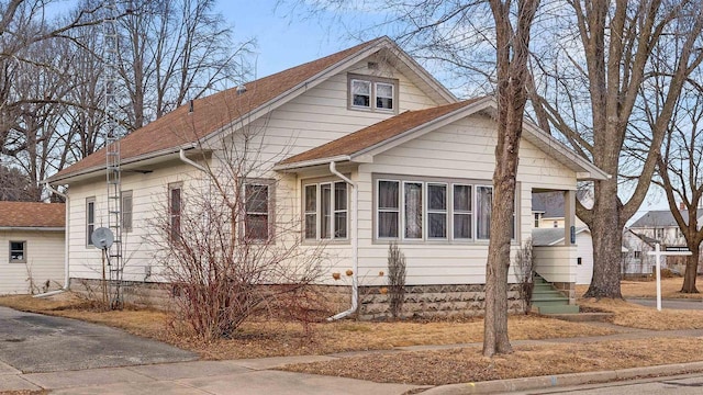 view of front of property with a shingled roof