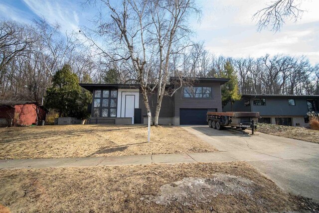 view of front of house featuring a garage and driveway