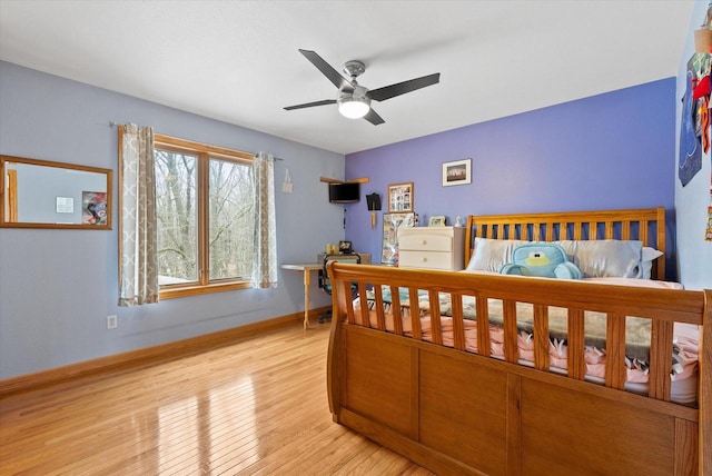 bedroom featuring light wood-type flooring, baseboards, and a ceiling fan