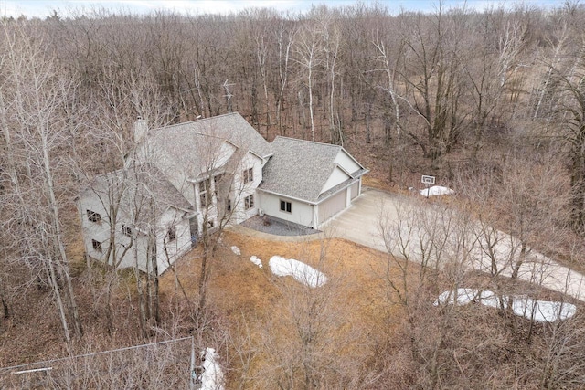 bird's eye view featuring a wooded view