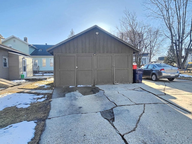 view of detached garage