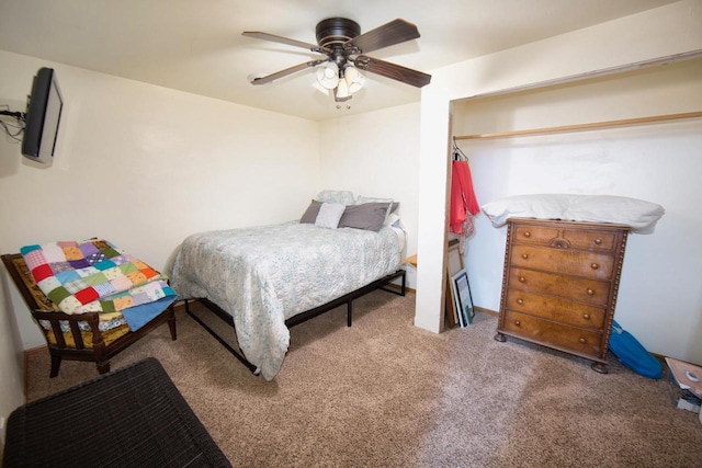 bedroom featuring a ceiling fan and carpet flooring