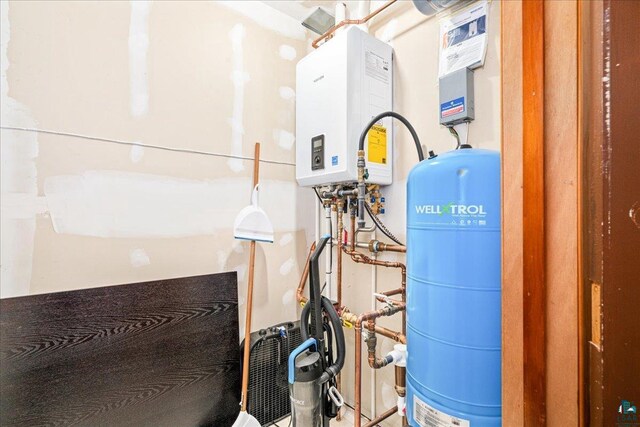 43240 County Highway D, Cable, WI 54821 - utility room featuring water heater