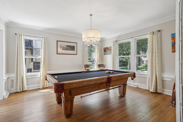 rec room with light wood-type flooring, pool table, crown molding, and visible vents