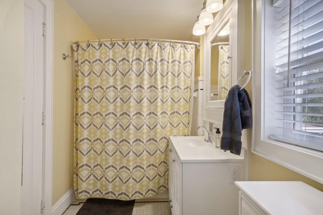 full bath with curtained shower and vanity