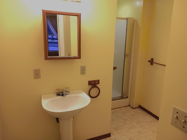 bathroom featuring a sink, baseboards, and tile patterned floors