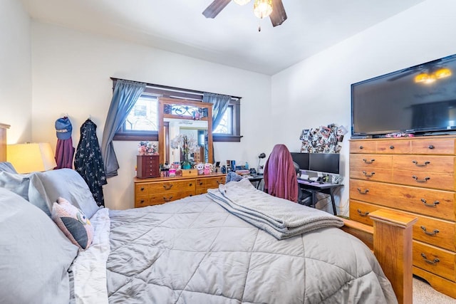 bedroom with ceiling fan